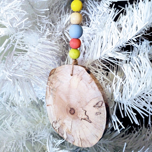 HAND CRAFTED SPRING/EASTER BUNNY RABBIT BEADED WOOD ORNAMENT/TIERED TRAY DECOR - Picture 4 of 4